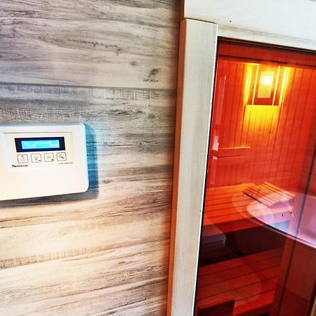 Sauna, Big Jacuzzi , Khreshchatyk Apartments Kyjev Exteriér fotografie